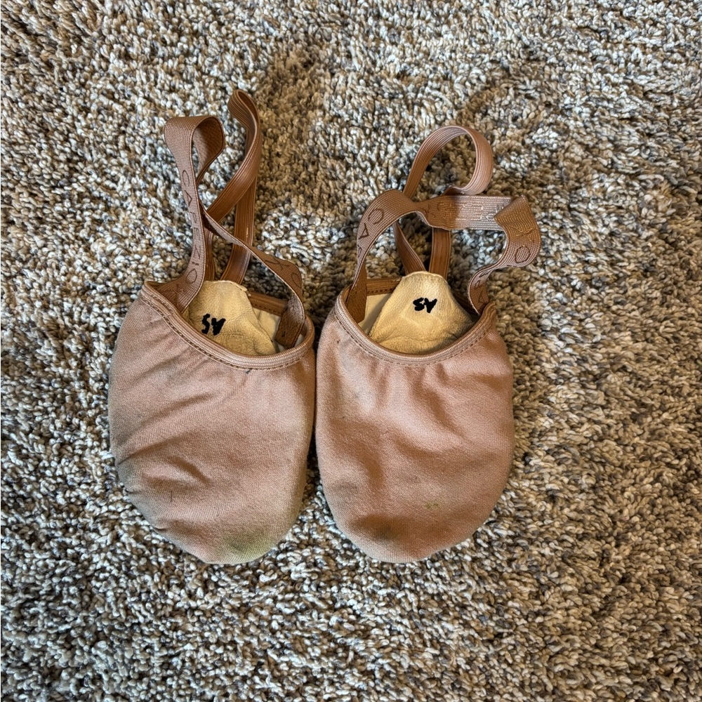 Capezio Canvas turners